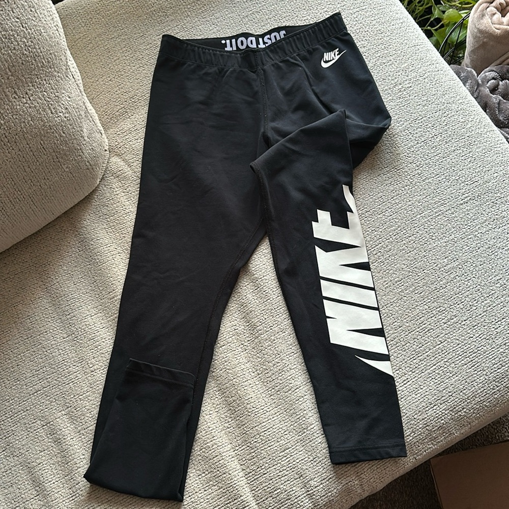 Nike medium leggings never worn